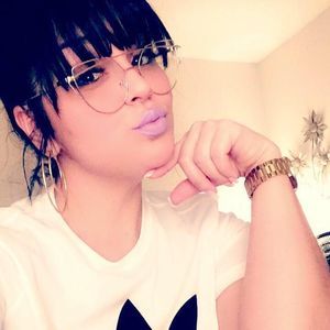 Meet your Posher, Larissa